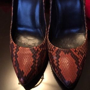 Gucci Shoes - Gucci snakeskin pumps Gucci Shoes - Gucci snakeskin pumps